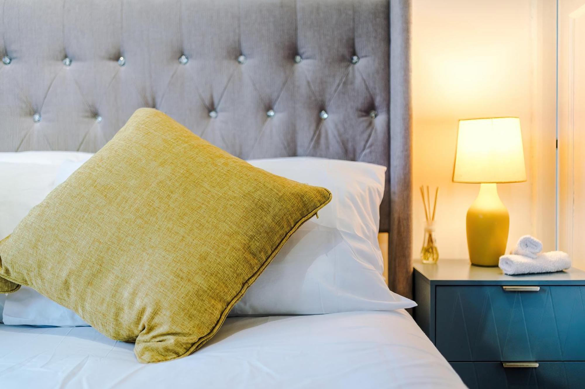 Апартаменты The Lyme Lounge By Parydise - Spacious 3-bed With Free Parking - Perfect For Business & Family Longport