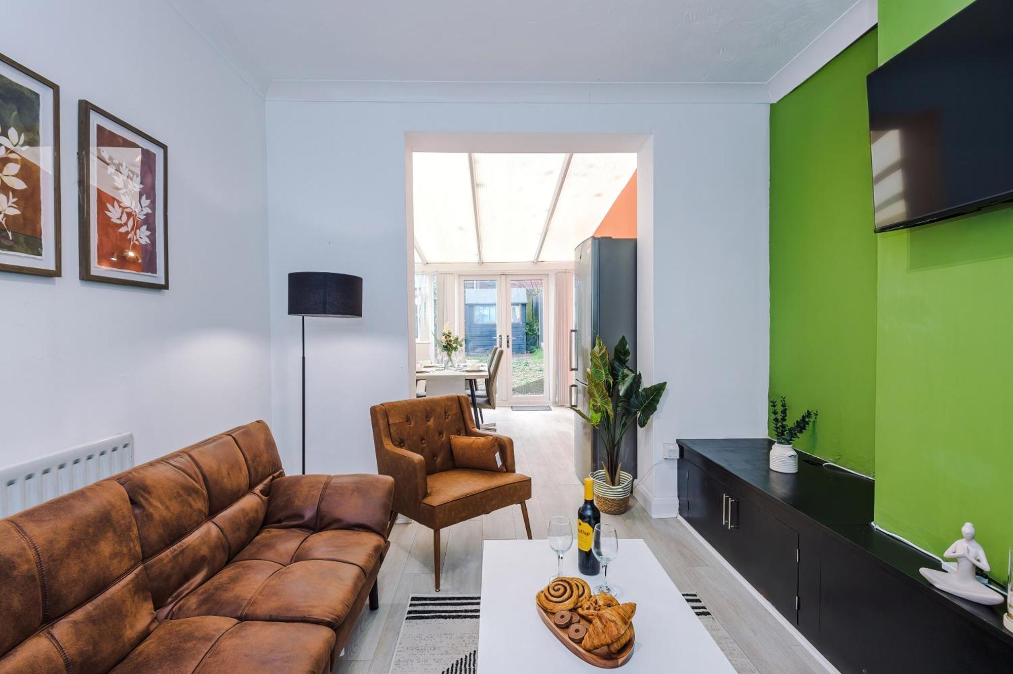Апартаменты The Lyme Lounge By Parydise - Spacious 3-bed With Free Parking - Perfect For Business & Family Longport