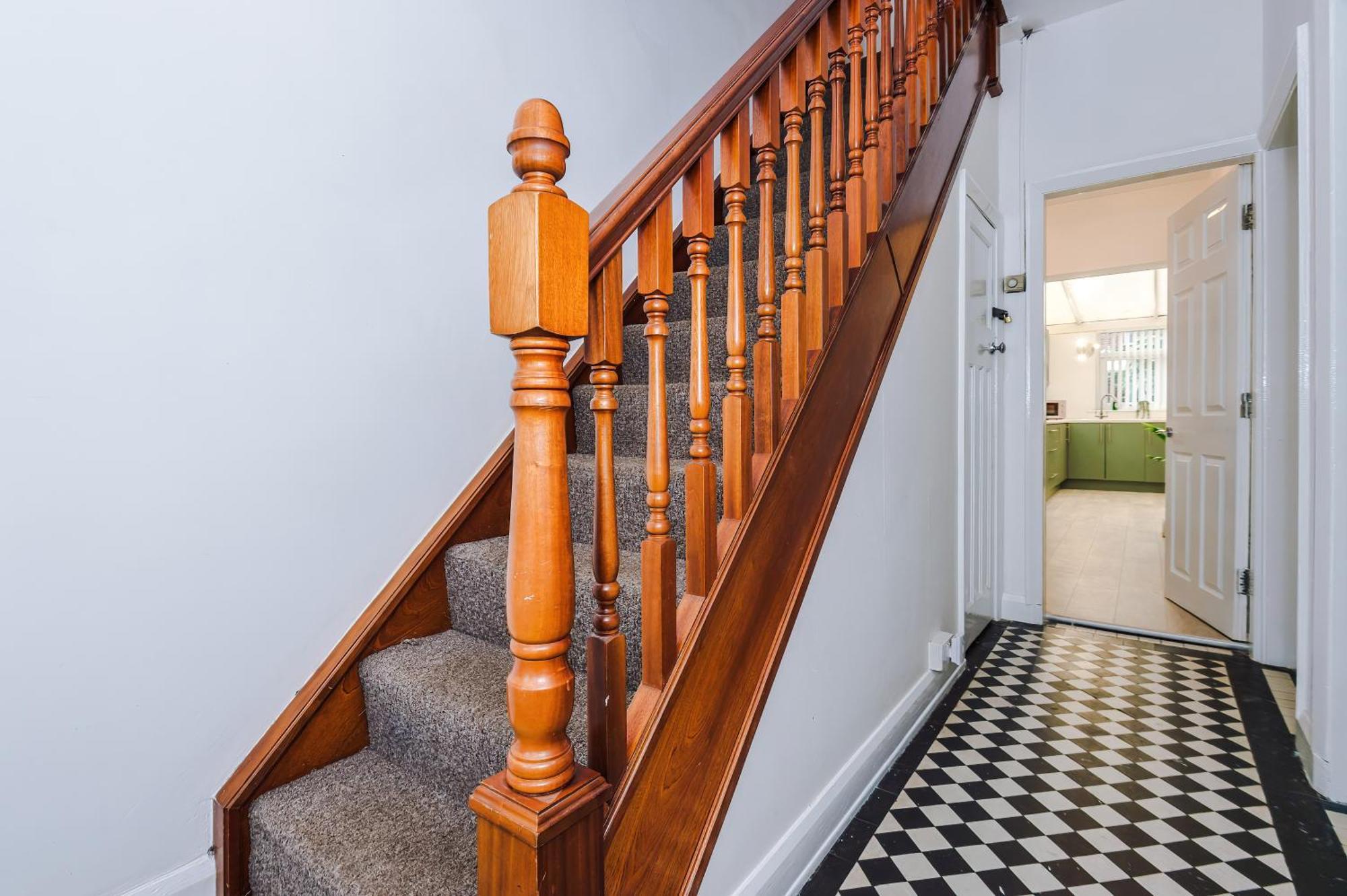 The Lyme Lounge By Parydise - Spacious 3-bed With Free Parking - Perfect For Business & Family